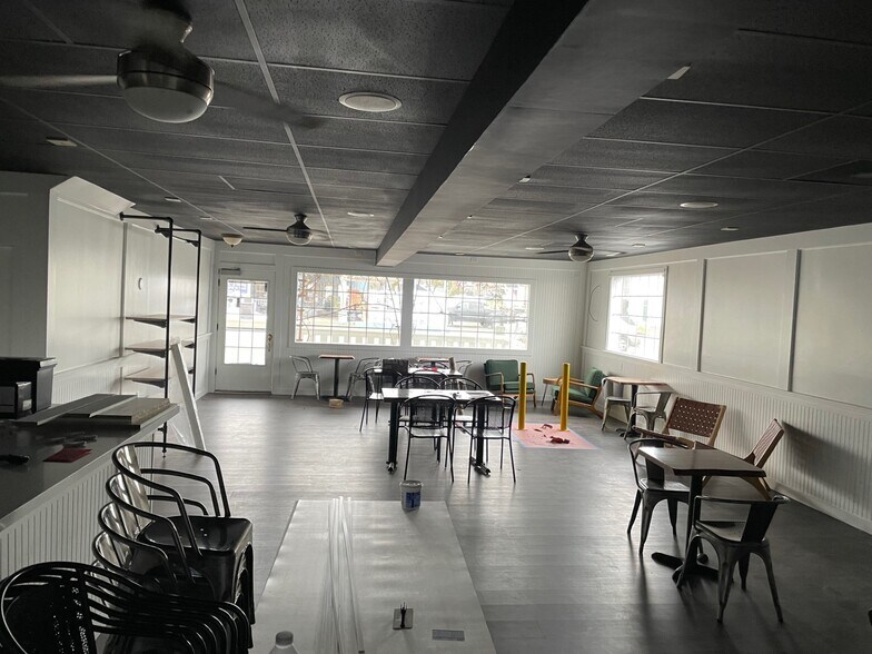 More Photos Of 2001-2011 Commercial Ave, Anacortes Storefront Retail Office For Sale