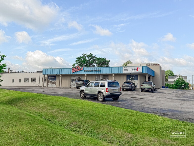 More Photos Of 533 Depot St, Latrobe Showroom For Lease