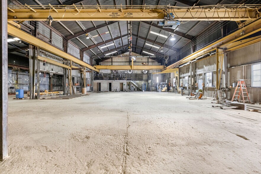 More Photos Of 9482 Robbins rd, Altoona Warehouse For Sale