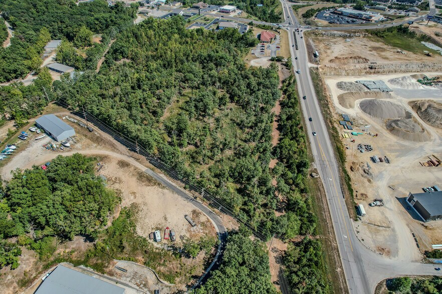 More Photos Of 109 Horseshoe Bend Pky, Lake Ozark Office For Sale