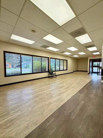 More Photos Of 906 Sixth Ave, Picayune Office For Sale