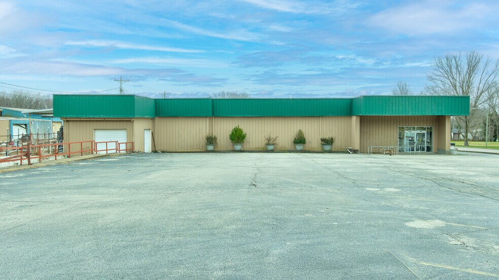 More Photos Of 2015 Payne st, Tell City Light Distribution For Sale