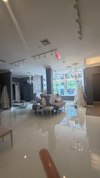 More Photos Of 376 Boylston St, Boston Storefront Retail Office For Lease