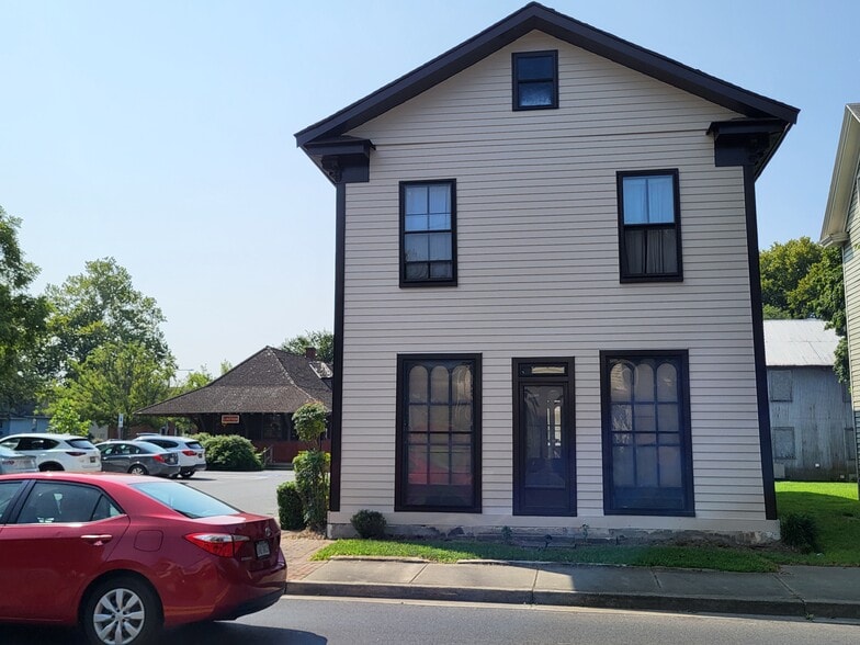 More Photos Of 416 Goldsborough St, Easton General Retail For Sale