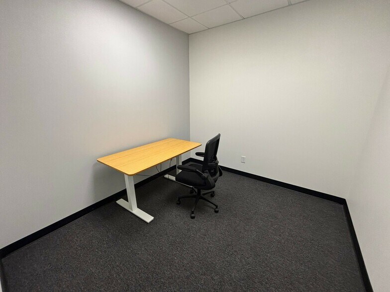 More Photos Of 7177 Hickman Rd, Urbandale Office For Sale