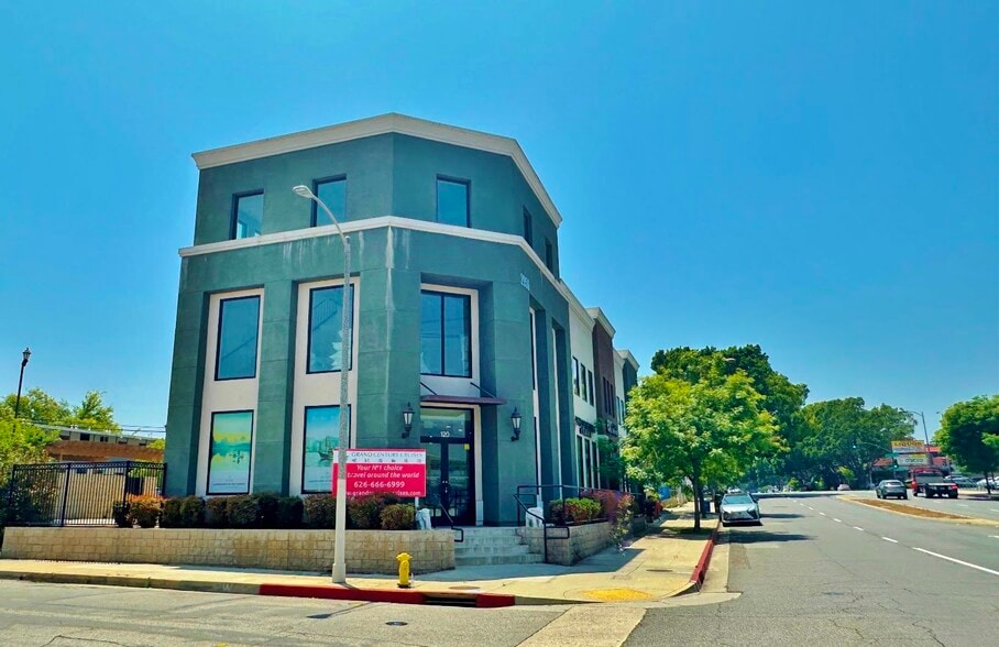 More Photos Of 2956 E Colorado Blvd, Pasadena General Retail For Lease