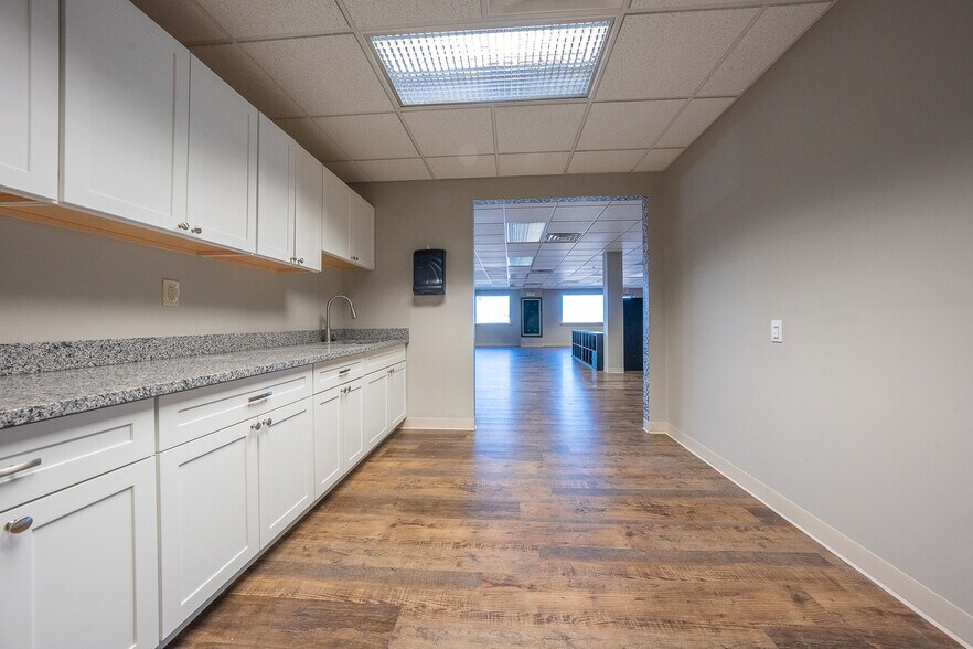 More Photos Of 9 Iron Bridge Dr, Collegeville Warehouse For Lease