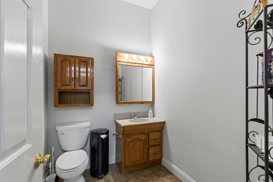 More Photos Of 302-303 Boston Sq, Georgetown Office For Sale