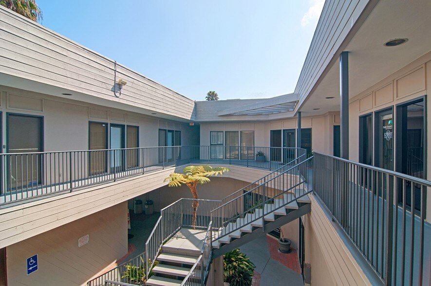 More Photos Of 727-737 Pearl St, La Jolla Medical For Lease