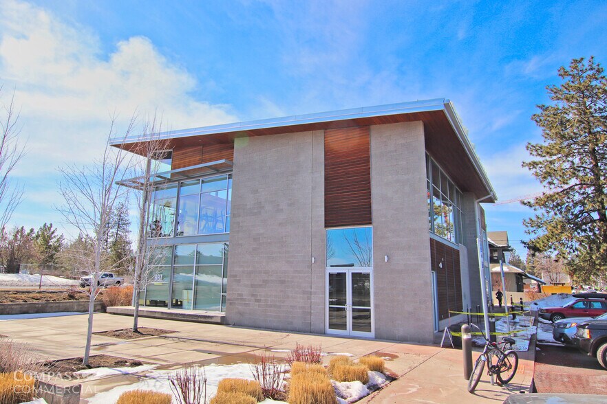 More Photos Of 1160 SW Simpson Ave, Bend Office For Lease