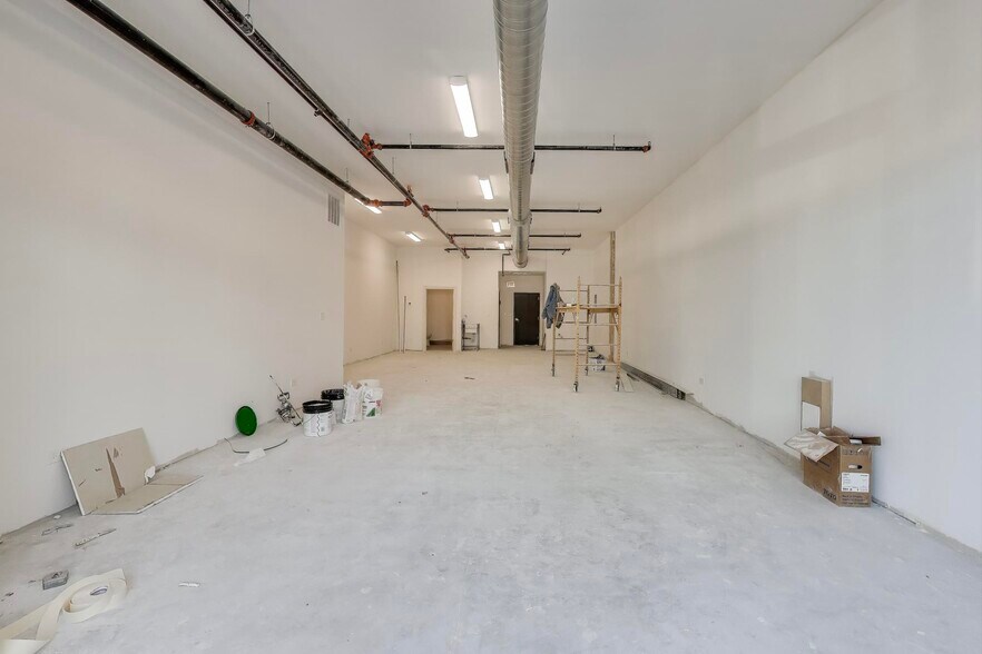 More Photos Of 1619 W Lawrence Ave, Chicago General Retail For Lease