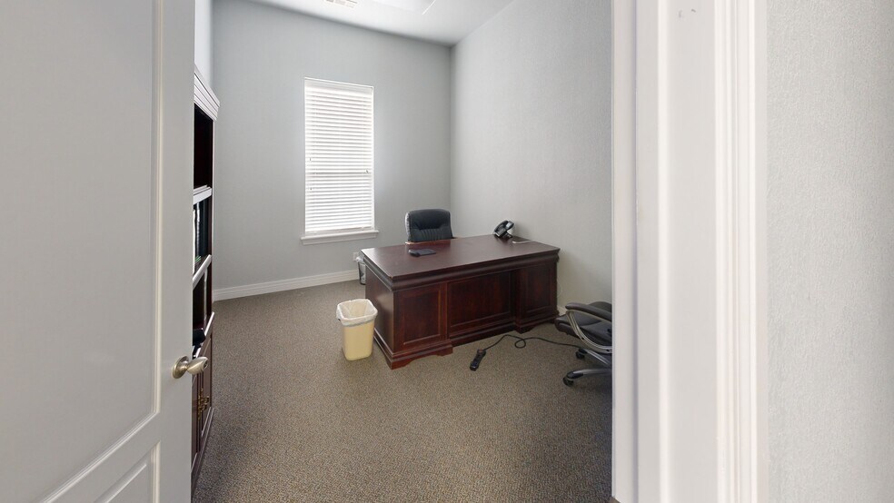 More Photos Of 2307 SE B St, Bentonville Office For Lease