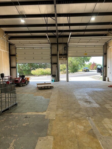 More Photos Of 24 Enterprise Ct, Fredericksburg Warehouse For Lease