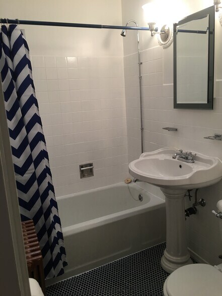 More Photos Of 541-549 Pine St, Burlington Storefront Retail Residential For Sale