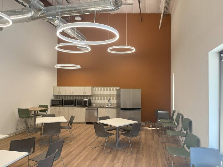 More Photos Of 6395 Cindy Ln, Carpinteria Manufacturing For Lease