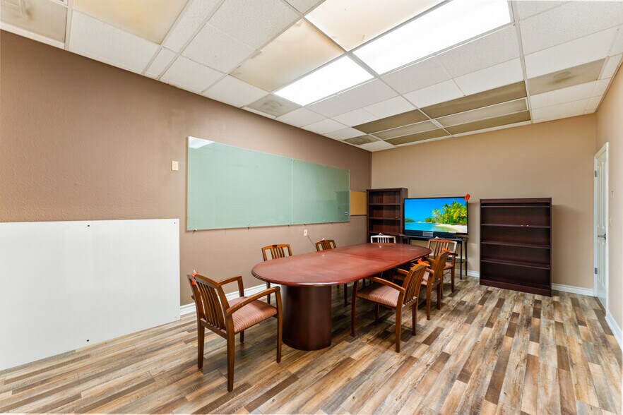 More Photos Of 2701-2715 Saturn St, Brea Light Distribution For Sale