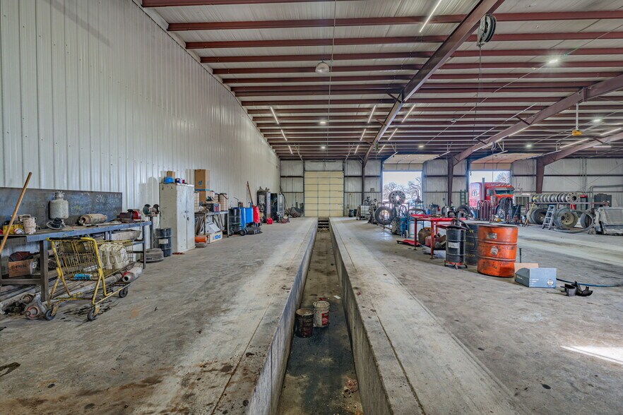 More Photos Of 4610 E Highway 199, Springtown General Retail For Sale