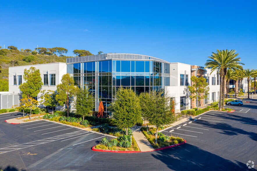 More Photos Of 4930 Directors Pl, San Diego Unknown For Lease