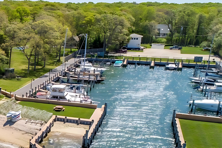 Primary Photo Of 219 Three Mile Harbor HC Rd, East Hampton Marina For Lease