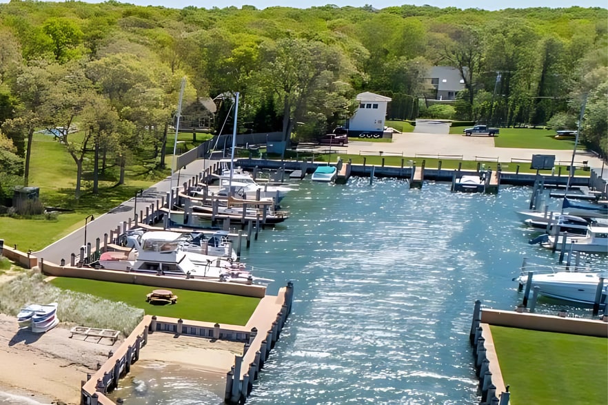 More Photos Of 219 Three Mile Harbor HC Rd, East Hampton Marina For Lease