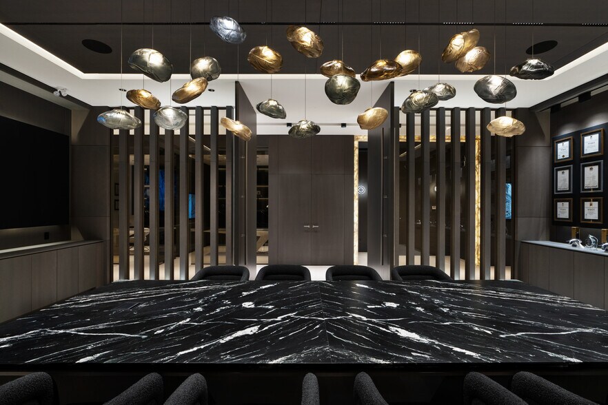 More Photos Of 1406 Pemberton Ave, North Vancouver Storefront For Sale