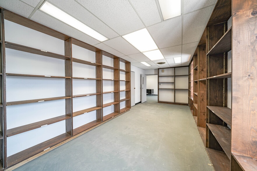More Photos Of 8023 Malcolm Rd, Clinton Medical For Lease