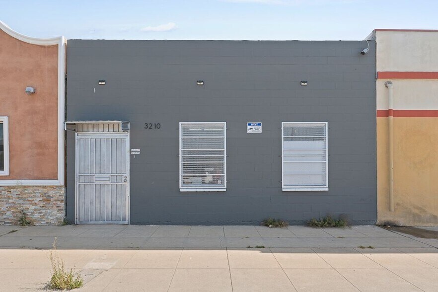 Primary Photo Of 3210 N San Fernando Blvd, Burbank Warehouse For Sale