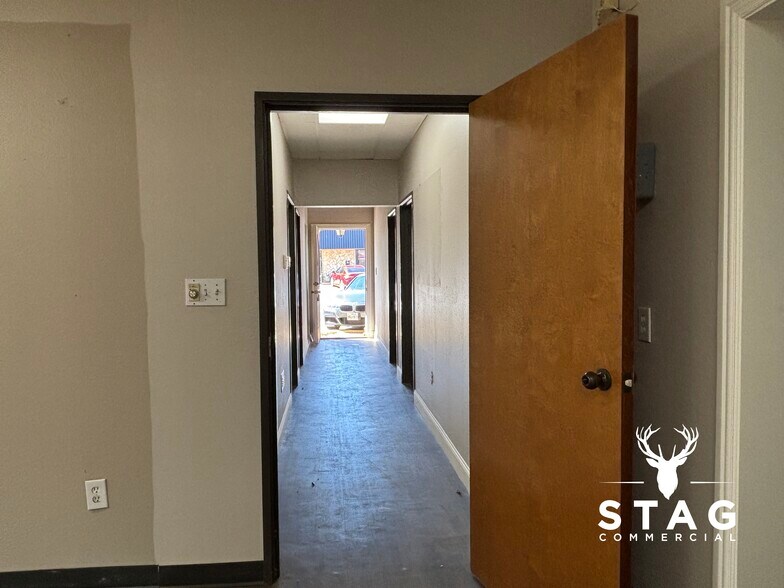 More Photos Of 711 S Elm St, Denton Office For Lease