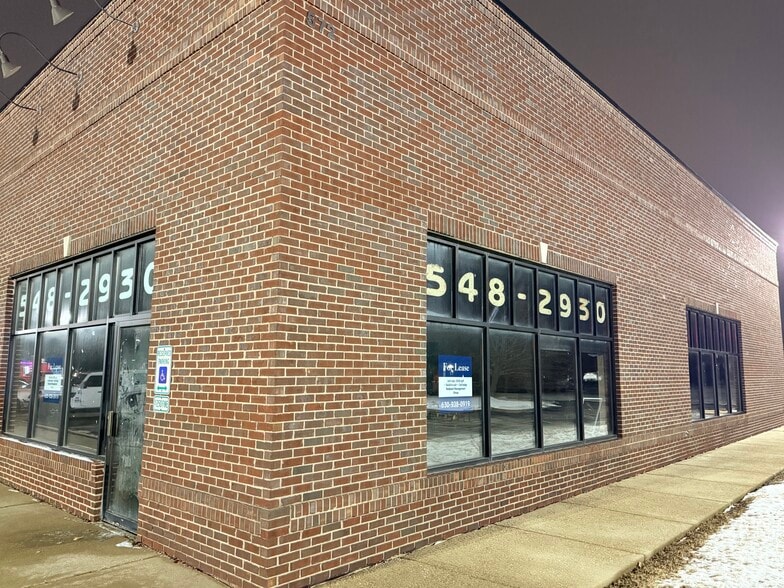 More Photos Of 572 Weston Ridge Dr, Naperville Freestanding For Lease