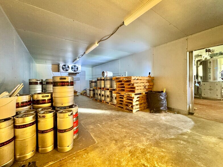 More Photos Of 6112 SE Foster Rd, Portland Freestanding For Sale