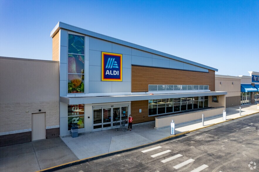 More Photos Of 780 E Merritt Island Cswy, Merritt Island Unknown For Lease