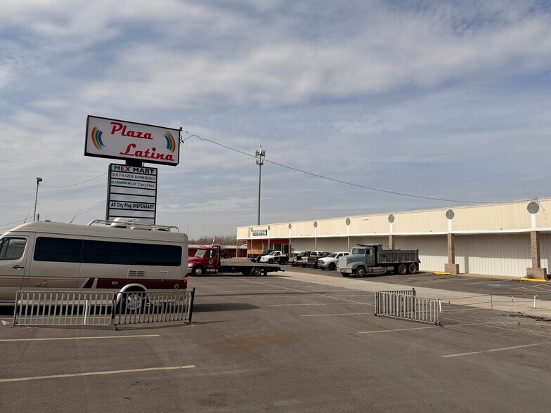 More Photos Of 8467-8497 NE 23rd St, Spencer General Retail For Sale