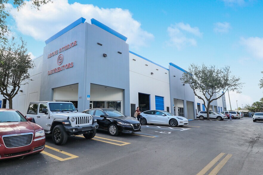More Photos Of 955 NW 159th Dr, Miami Warehouse For Lease