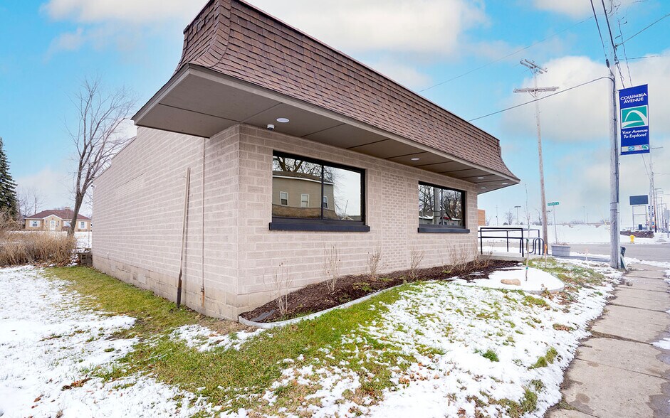 More Photos Of 306 Columbia Ave W, Battle Creek General Retail For Sale