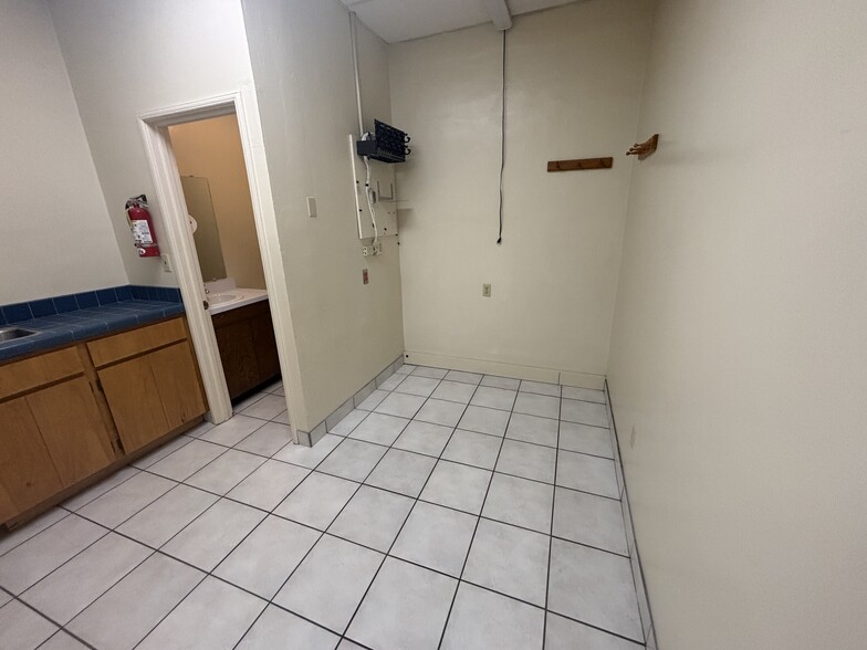 More Photos Of 11 W 12th St, Tracy Light Distribution For Lease