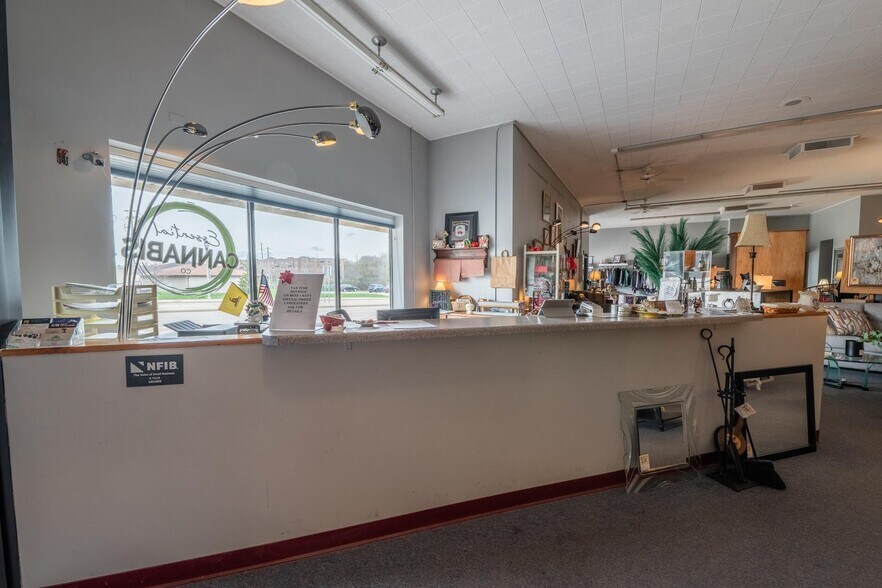 More Photos Of 337 N Main St, West Bend General Retail For Lease