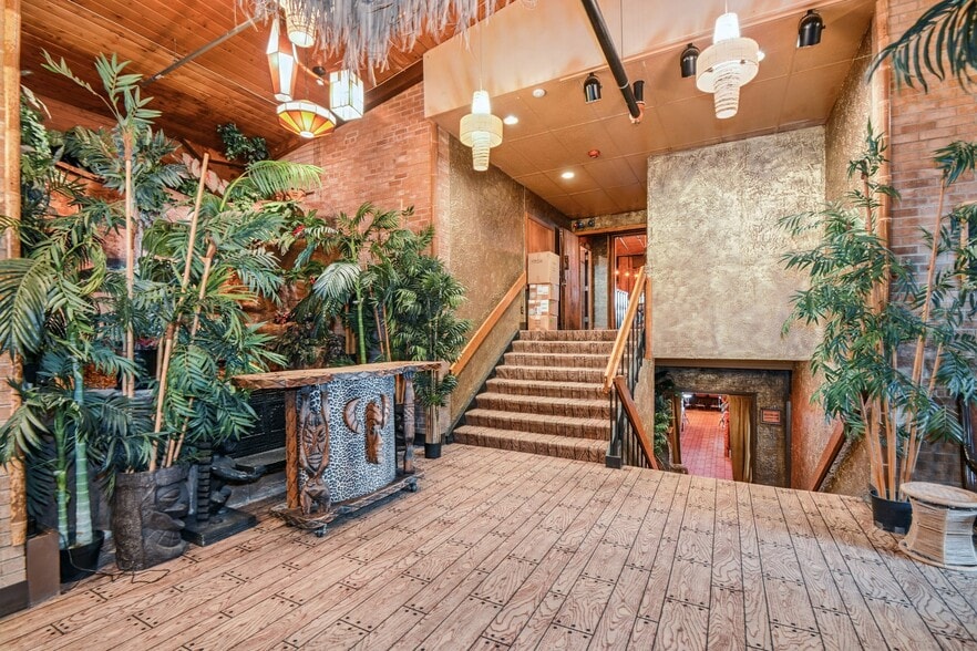 More Photos Of 1900 & 1924 Marshall St NE, Minneapolis Restaurant For Sale