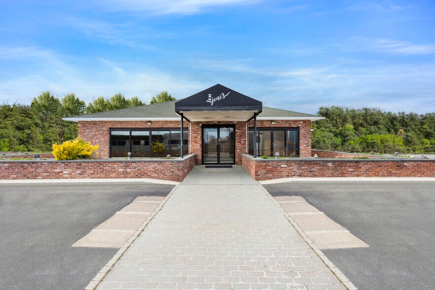 Primary Photo Of 62375 Rt-25, Southold Restaurant For Sale