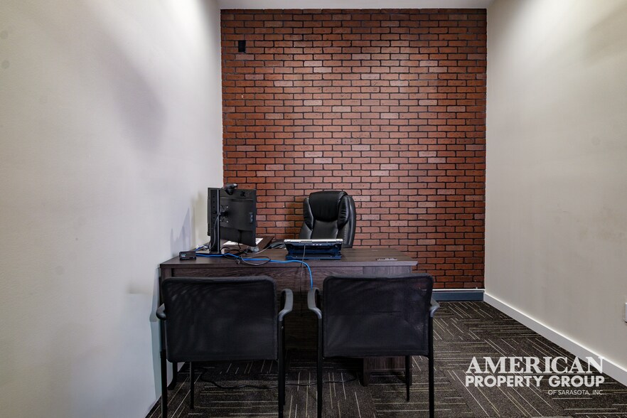 More Photos Of 520 Colonia Ln E, Nokomis Showroom For Sale