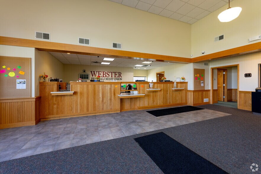 More Photos Of 815 Ridge Rd, Webster Bank For Lease