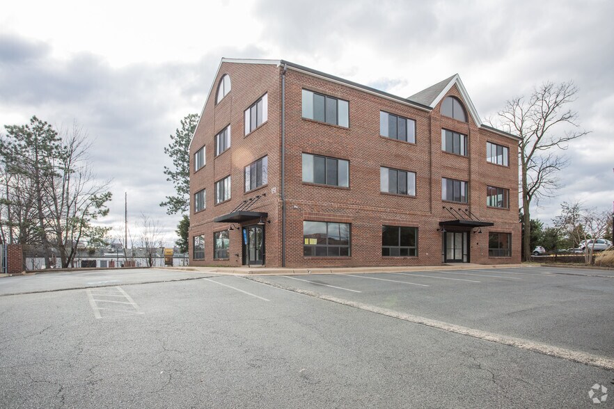 More Photos Of 151 Spring St, Herndon Medical For Lease