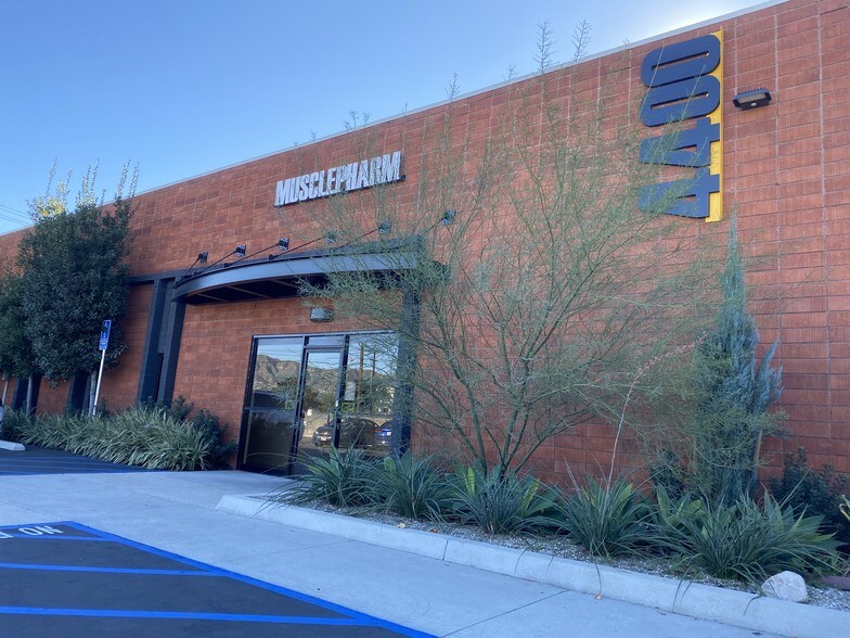 Primary Photo Of 4400-4404 W Vanowen St, Burbank Warehouse For Lease