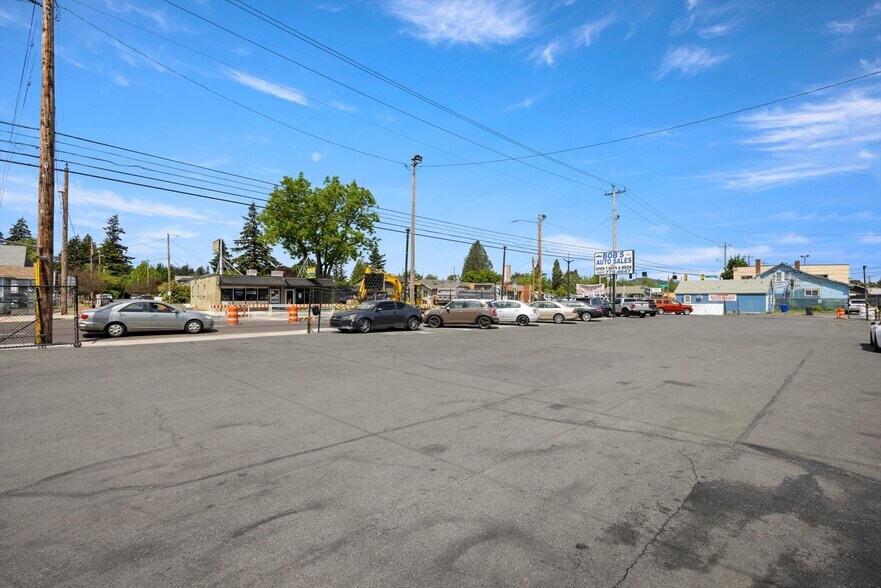 More Photos Of 5826 SE 82nd Ave, Portland Auto Dealership For Sale