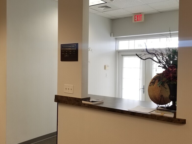 More Photos Of 124 E Miracle Strip Pky, Mary Esther Office For Lease