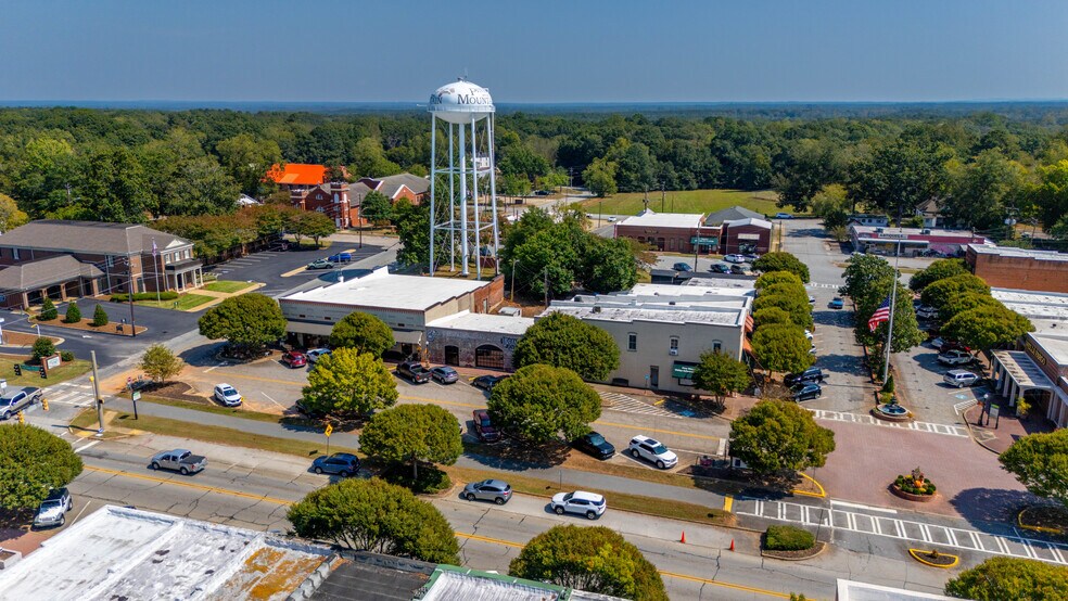 More Photos Of 76 Main st, Pine Mountain General Retail For Sale