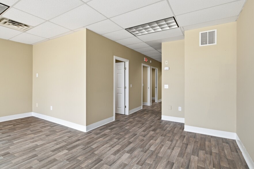 More Photos Of 751 Memorial Ave, West Springfield Showroom For Lease