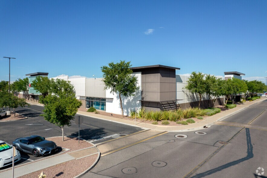 More Photos Of 2716-2810 S Market St, Gilbert Unknown For Lease