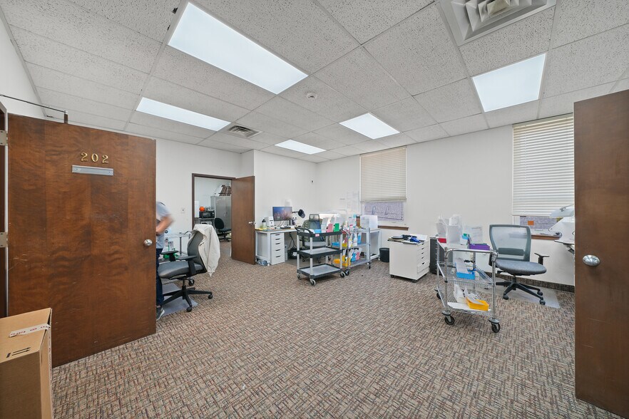 More Photos Of 75 Armour Pl, Dumont Manufacturing For Sale