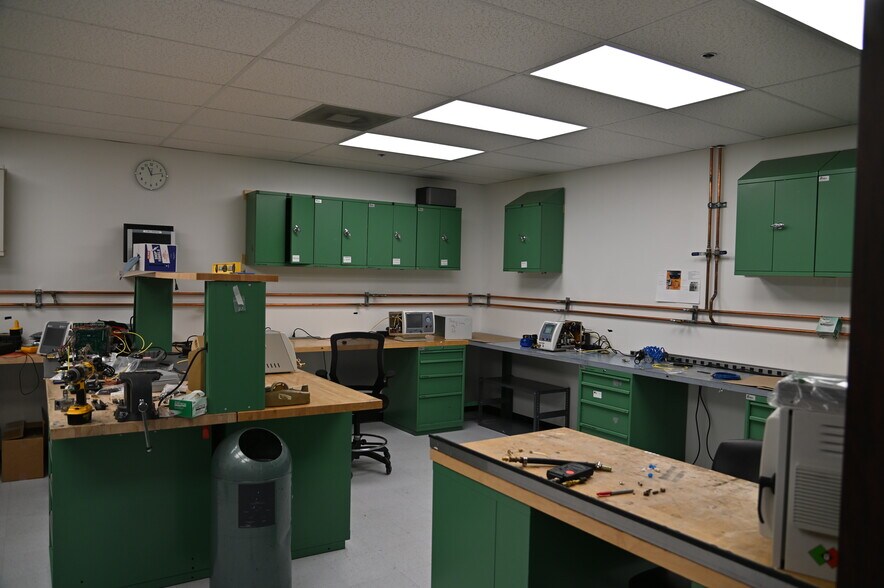 More Photos Of 8640 N Eldridge Pky, Houston Flex For Lease