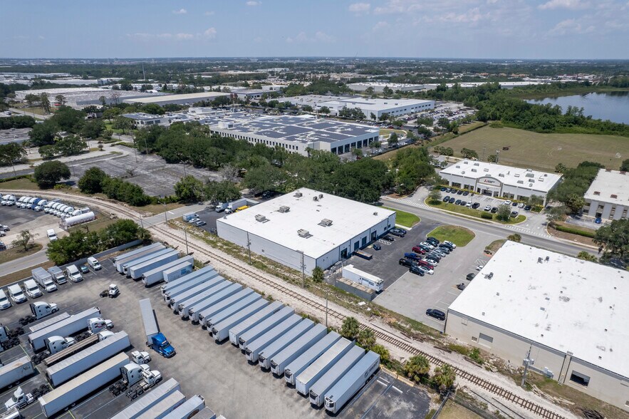 Primary Photo Of 2180 Premier Row, Orlando Warehouse For Lease